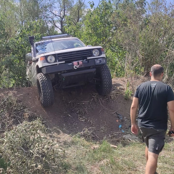 Camioneta 4x4 real del club