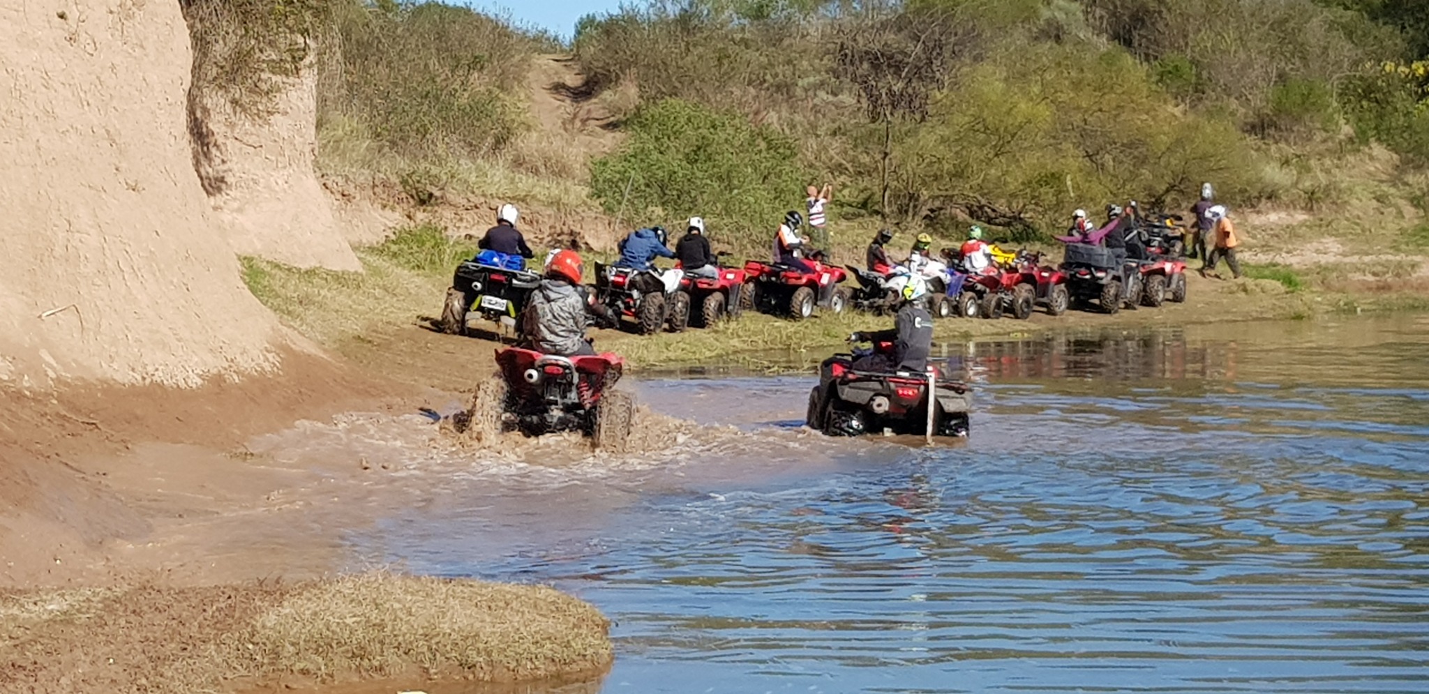 Cuatriciclos durante una jornada del club