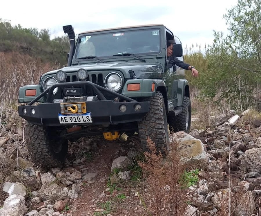 Camioneta 4x4 en la pista